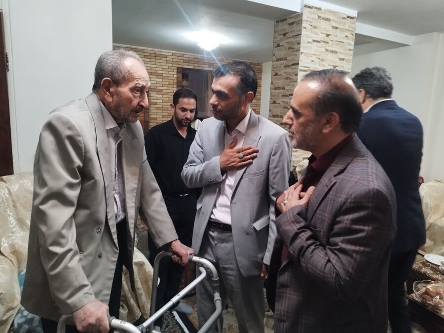 خانواده معظم شهدا آبروی محلات و شهر هستند