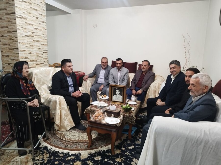 خانواده معظم شهدا آبروی محلات و شهر هستند