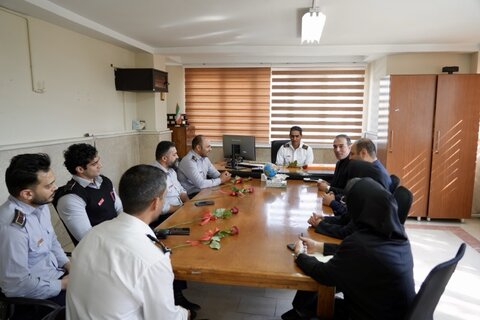 تیم رسانه‌ای جهاد تبیین در ایستگاه‌های آتش‌نشانی کرج حاضر شد