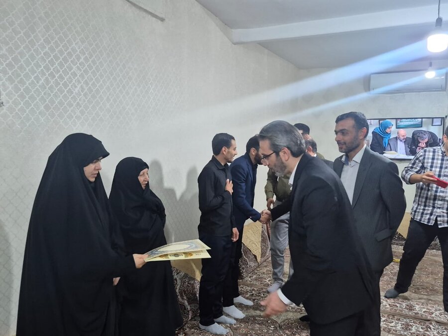 دیدار اعضای شورای شهر با خانواده معظم شهید عبدی