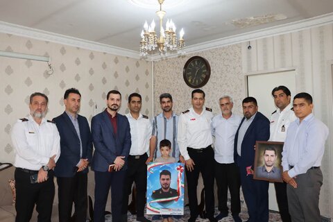 دیدار آتش نشانان با خانواده شهید