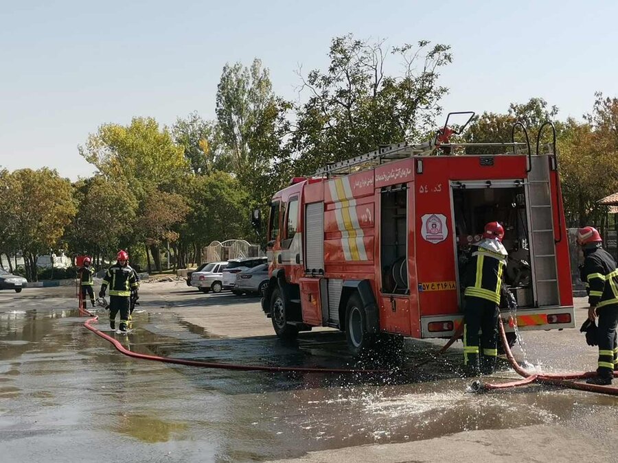 نمایش توان عملیاتی نیروهای آتشنشانی کرج در اردوی آموزشی همدان