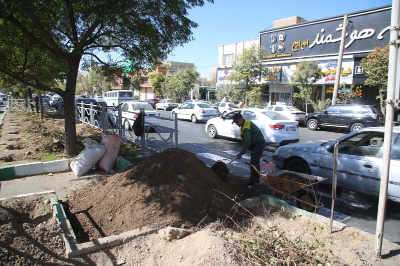 عملیات بِهزراعی فضای سبز کرج آغاز شد