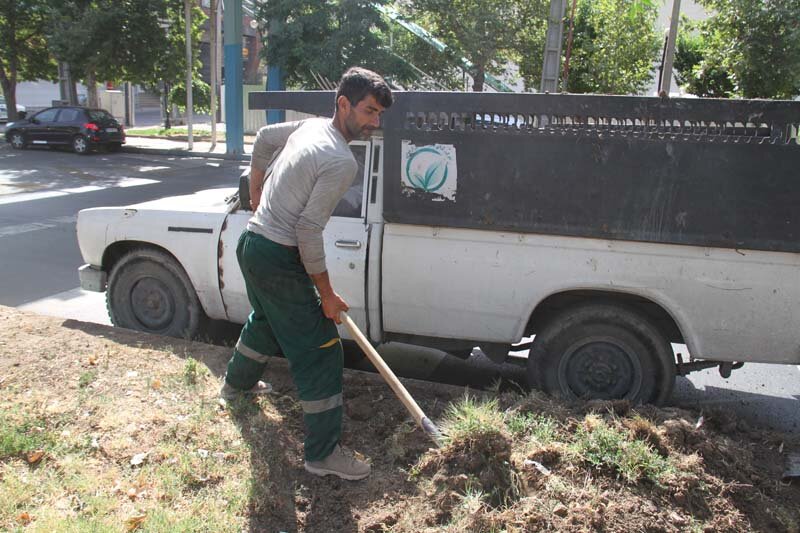 عملیات بِهزراعی فضای سبز کرج آغاز شد
