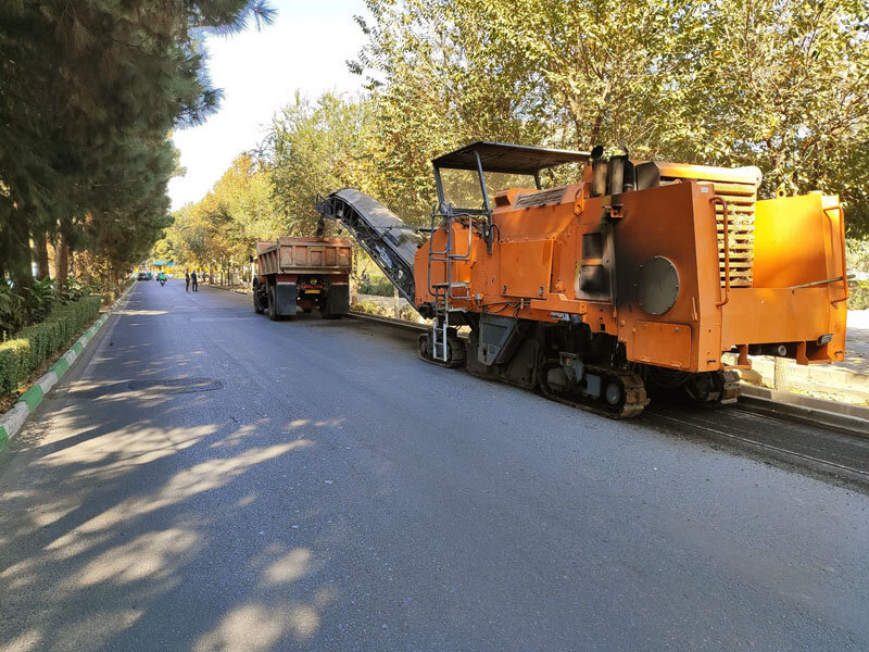 عملیات تراش و روکش با صرف ۶۰۰ تن آسفالت در خیابان توللی‌پور انجام شد