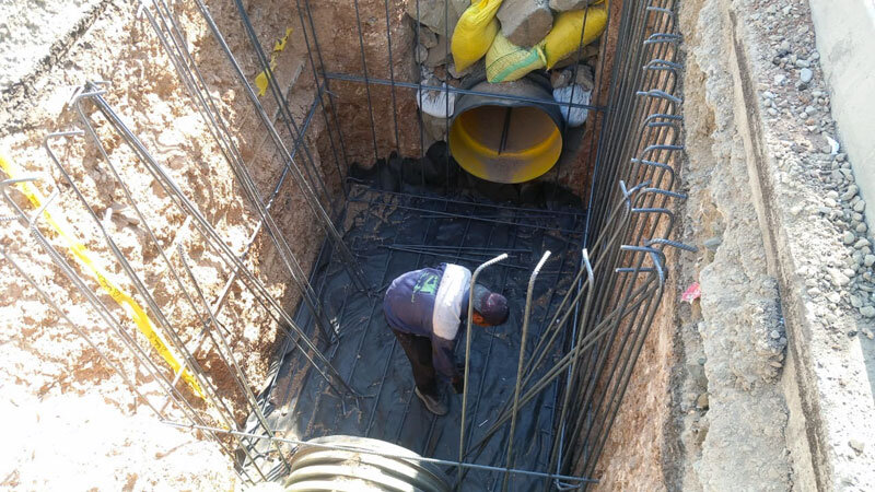 تداوم عملیات اجرایی پروژه جمعآوری آبهای سطحی در خیابان شبنم ۷