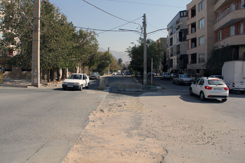 تداوم عملیات اجرایی پروژه جمع‌آوری آب‌های سطحی در خیابان شبنم ۷