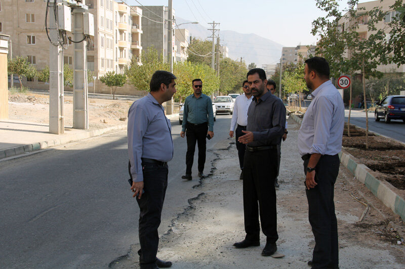 تداوم عملیات اجرایی پروژه جمع‌آوری آب‌های سطحی در خیابان شبنم ۷