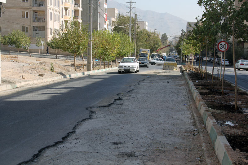 تداوم عملیات اجرایی پروژه جمع‌آوری آب‌های سطحی در خیابان شبنم ۷