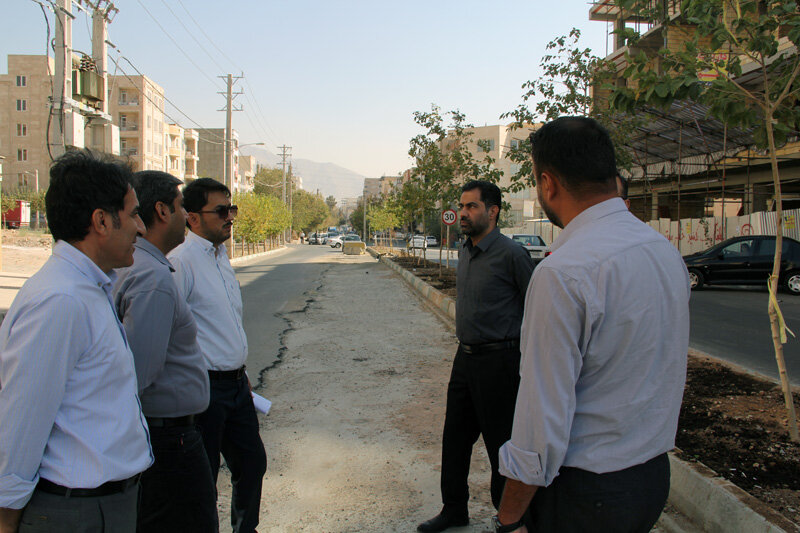 تداوم عملیات اجرایی پروژه جمع‌آوری آب‌های سطحی در خیابان شبنم ۷