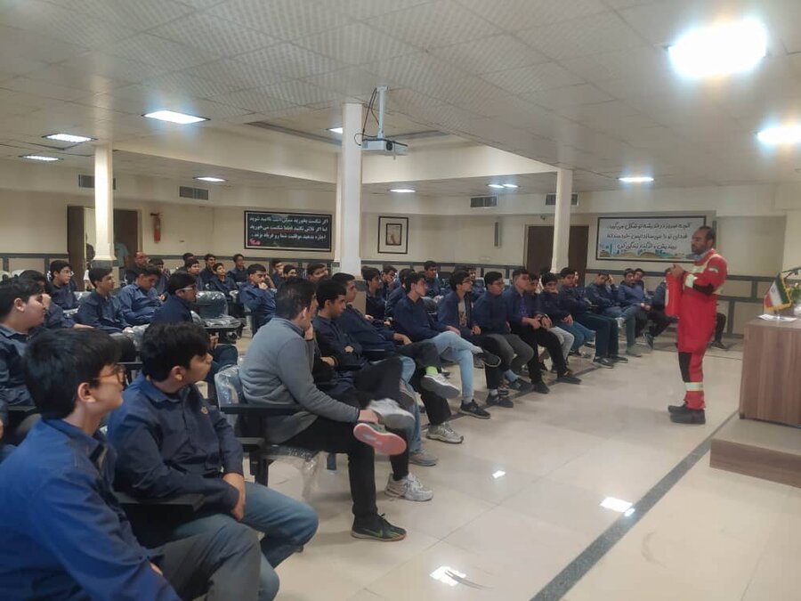 دانش‌آموزان ۲۲ مدرسه راه‌های مقابله با آتش را فرا گرفتند