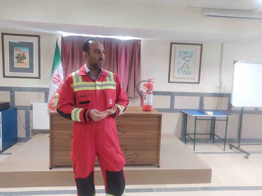 دانش‌آموزان ۲۲ مدرسه راه‌های مقابله با آتش را فرا گرفتند