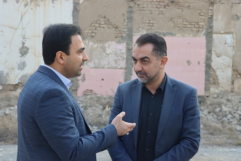 عضو شورای شهر کرج از پروژه مهرویلا بازدید کرد