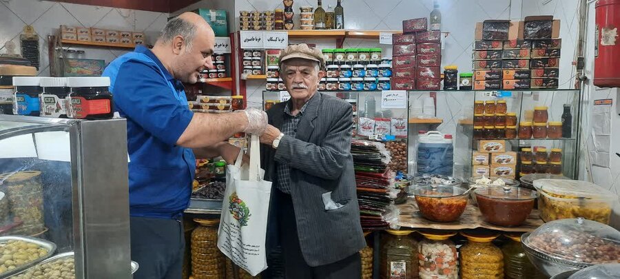 توزیع کیسه‌های نخی در بازار حسن‌آباد/حذف تدریجی کیسه‌های پلاستیکی