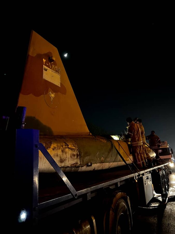 تریلی حامل ماکت فرسوده هواپیما دچار حریق شد/ واکنش سریع آتشنشانان کرج