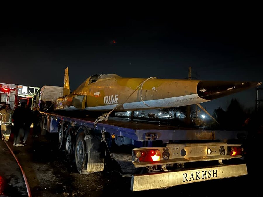 تریلی حامل ماکت فرسوده هواپیما دچار حریق شد/ واکنش سریع آتشنشانان کرج