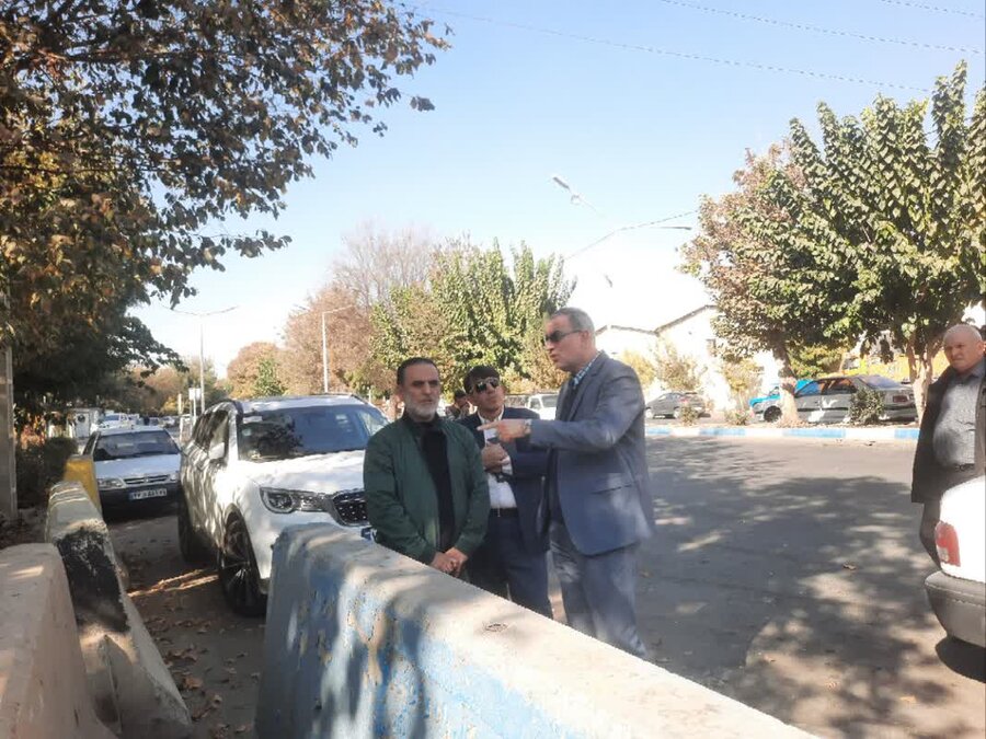 عضو شورای شهر کرج از محل ورودی میدان مرکزی میوه و تره بار دیدن کرد