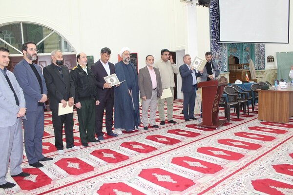 دیدار با خانواده شهیدان موسوی و برپایی میزخدمت در منطقه ۷ شهرداری کرج