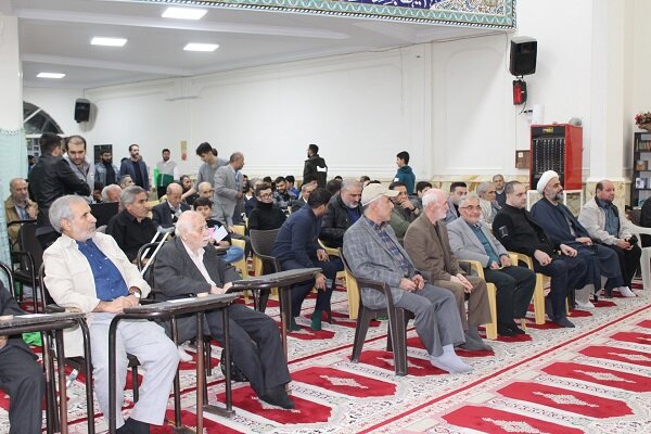 دیدار با خانواده شهیدان موسوی و برپایی میزخدمت در منطقه ۷ شهرداری کرج