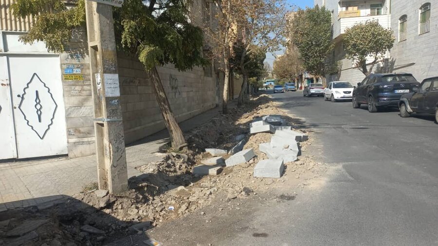 اجرای عملیات جدول‌گذاری و پیاده‌روسازی در کوی ولی‌عصر و دولت‌آباد