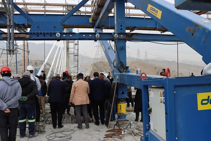 بازدید هیئتی از مدیران و کارشناسان منطقه ۶ از پل b۱