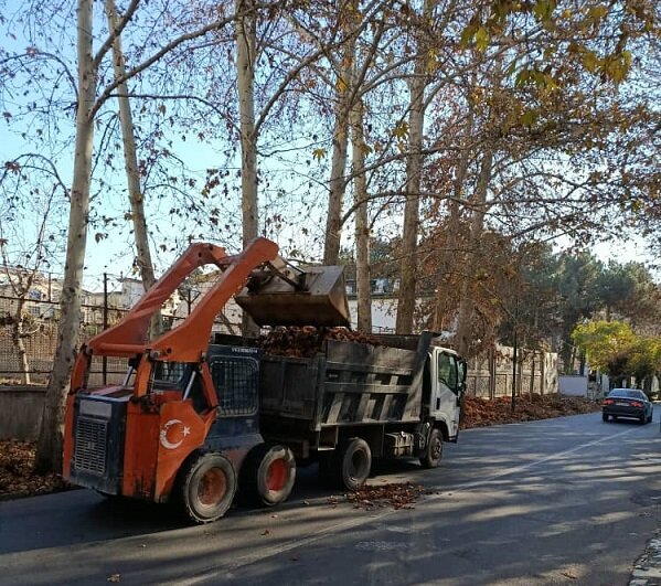 انجام روزانه عملیات برگروبی در منطقه ۴ کرج / آمادهباش کامل برای بارندگیها