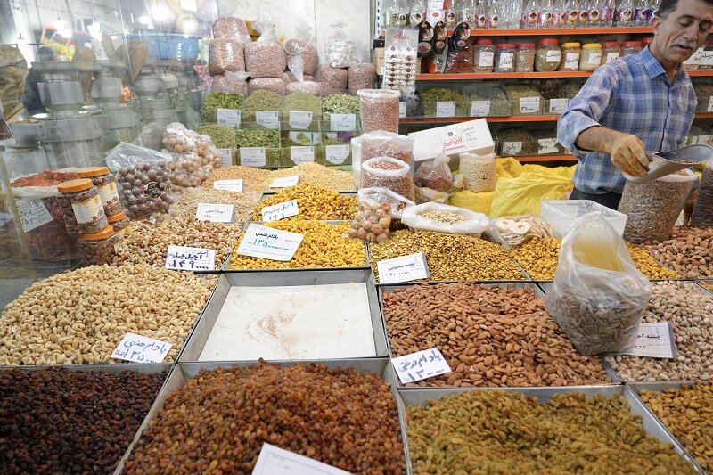 بازدیدِ میدانی خبرنگارانِ «کرج امروز» از بازار روز ماهان / خدمات رسانی بی وقفه در آستانه شب یلدا