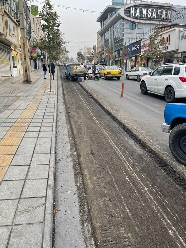 تداوم عملیات بهسازی و روکش آسفالت معابر در منطقه ۷ شهرداری کرج