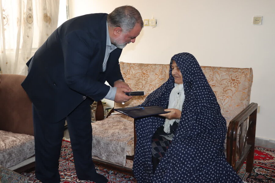 دیدار مدیر منطقه ۱ شهرداری کرج با خانواده شهید پیری