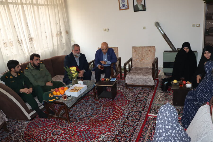 دیدار مدیر منطقه ۱ شهرداری کرج با خانواده شهید پیری