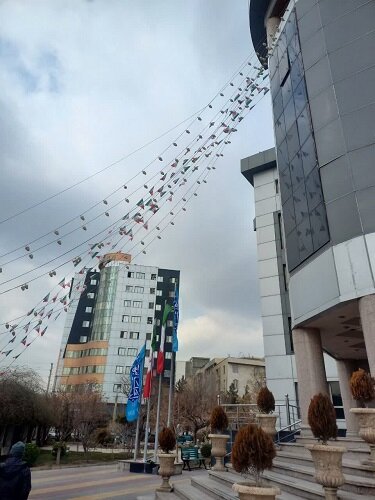 معابر و مساجد منطقه ۷ کرج آذین‌بندی شد