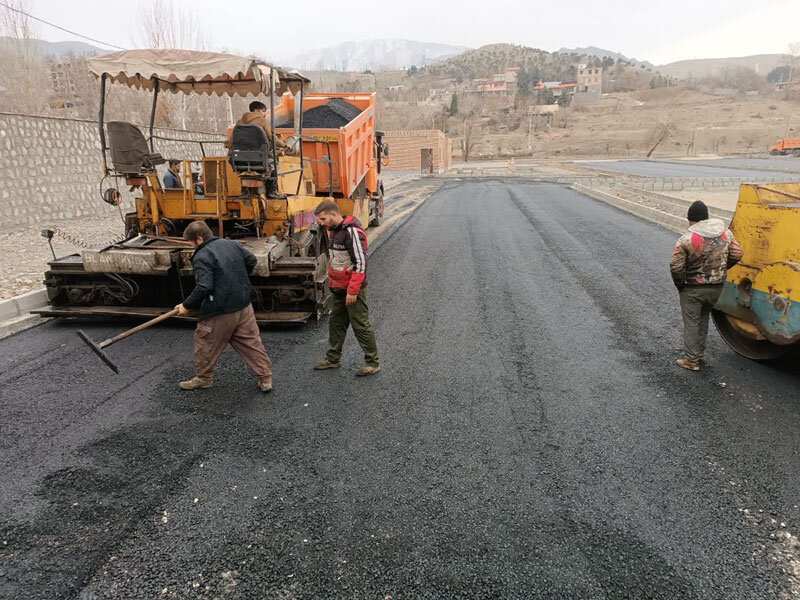 عملیات روکش مکانیزه آسفالت پارکینگ پروژه پارکرود اجرا شد