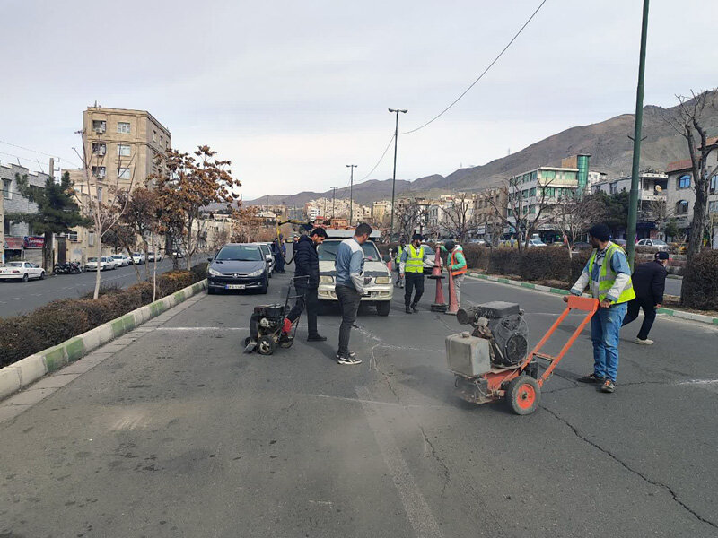 پروژه ترمیم و درزگیری معابر سطح شهر کرج آغاز شد