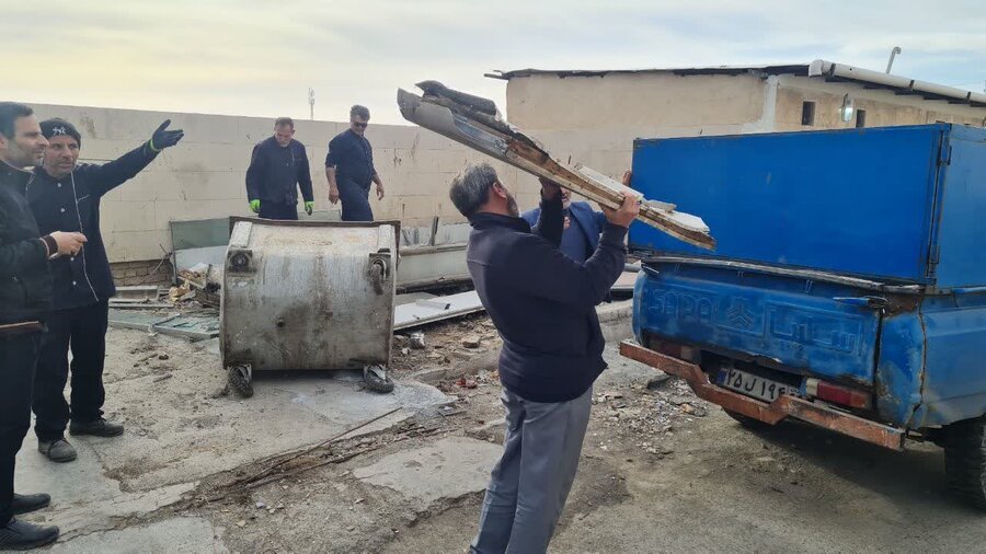 جهادگران، بازار میوه و تره‌بار کیانمهر را پاکسازی کردند