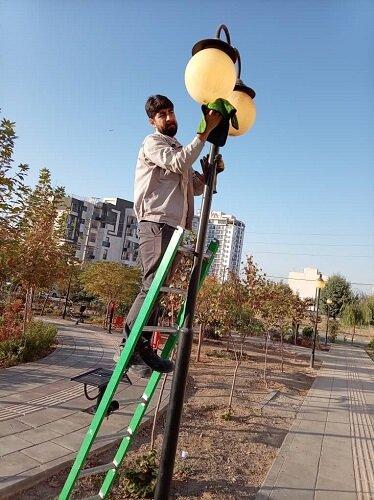 طرح گسترده بهسازی و توسعه سیستم روشنایی در بوستان‌های منطقه ۷ اجرا شد