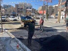 ادامه عملیات لکه‌گیری آسفالت معابر فرعی و اصلی در منطقه ۷