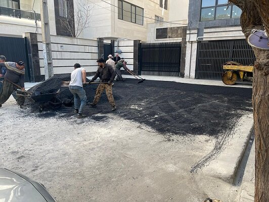 ادامه عملیات لکه‌گیری آسفالت معابر فرعی و اصلی در منطقه ۷