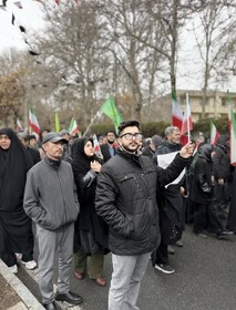 پرچم کرج و همه شهر های ایران عزیز بالاست