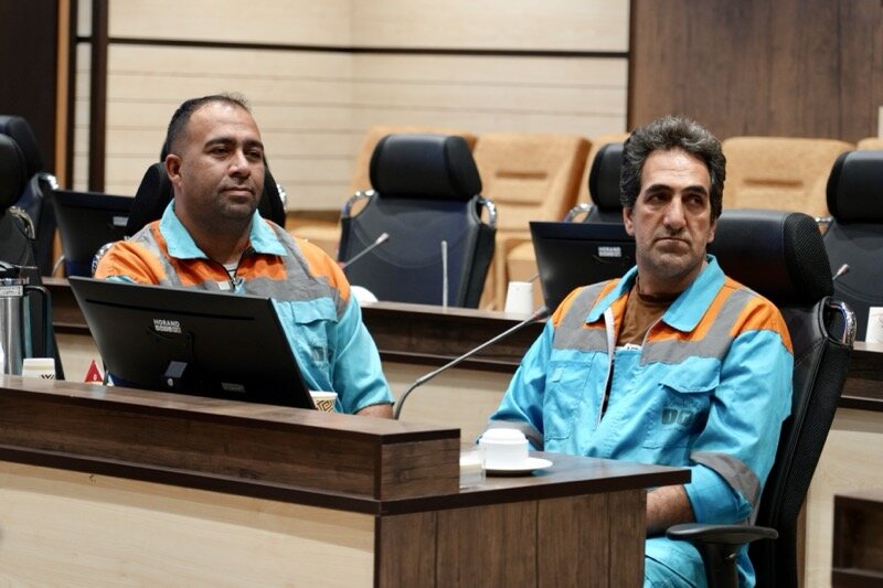 کارگران پیشانی مدیریت شهری هستند / وعده شهردار برای حرکت به سمت خانهدار شدن کارگران