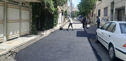 تداوم لکه‌گیری و مرمت آسفالت معابر در منطقه ۸ کرج