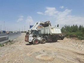 عملیات نخاله‌برداری و پاکسازی حاشیه اتوبان ترمینال شهید کلانتری انجام شد