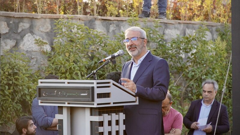 روبانِ پروژه را کودکان قیچی زدند؛ لبخندِ رضایت مادران به پارکِ «مادر و کودک»
