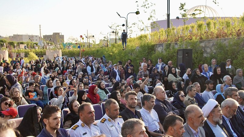 روبانِ پروژه را کودکان قیچی زدند؛ لبخندِ رضایت مادران به پارکِ «مادر و کودک»