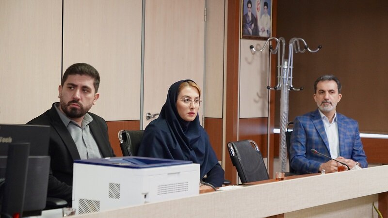 بررسی توسعه پرداخت الکترونیک کرایه تاکسی در کرج با محوریت "QR Code"