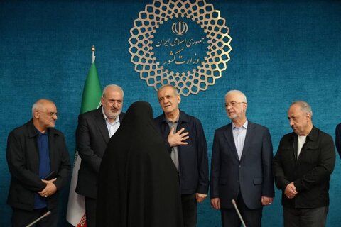 تجلیل از آتش نشان کرجی با حضور رئیس جمهور