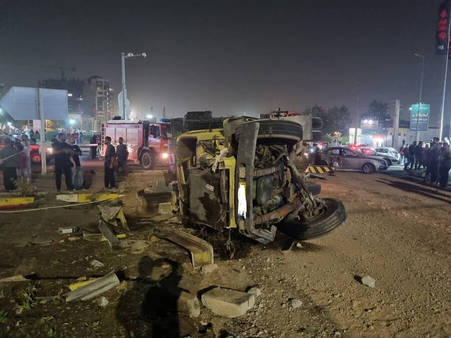 برخورد کامیون حمل ماسه با شش خودرو حادثه‌ساز شد
