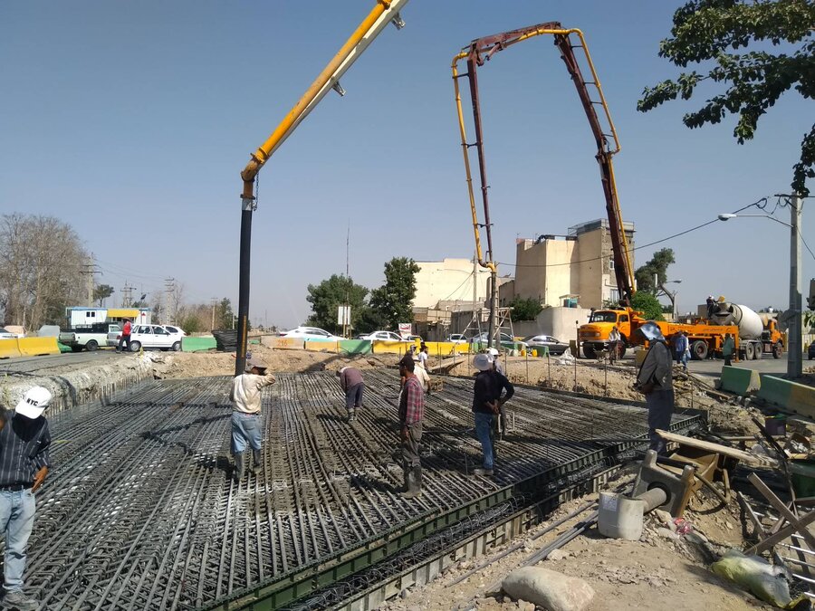 بخش شمالی عرشهٔ B1 در تقاطع بلوار شیخ‌آباد با ریل راه آهن بتن‌ریزی شد