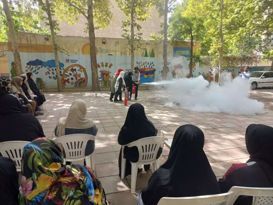 اصول ایمنی و مقابله با حوادث در ۱۱ فرهنگسرای کرج  آموزش داده شد