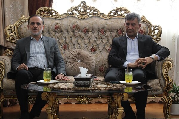 دیدار مدیر منطقه ۷ و عضو شورا با خانواده شهید علی عبدالله‌زاده