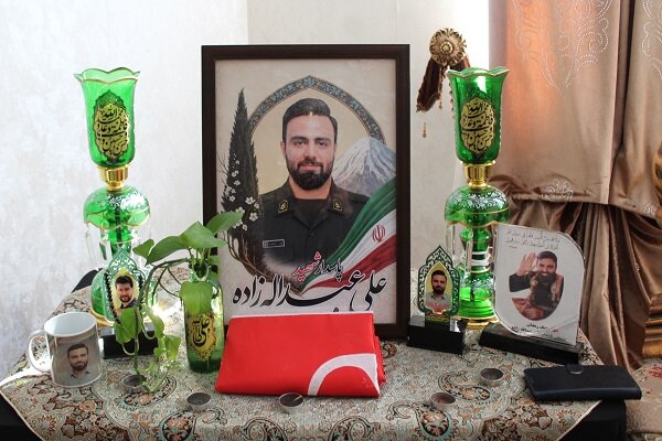 دیدار مدیر منطقه ۷ و عضو شورا با خانواده شهید علی عبدالله‌زاده